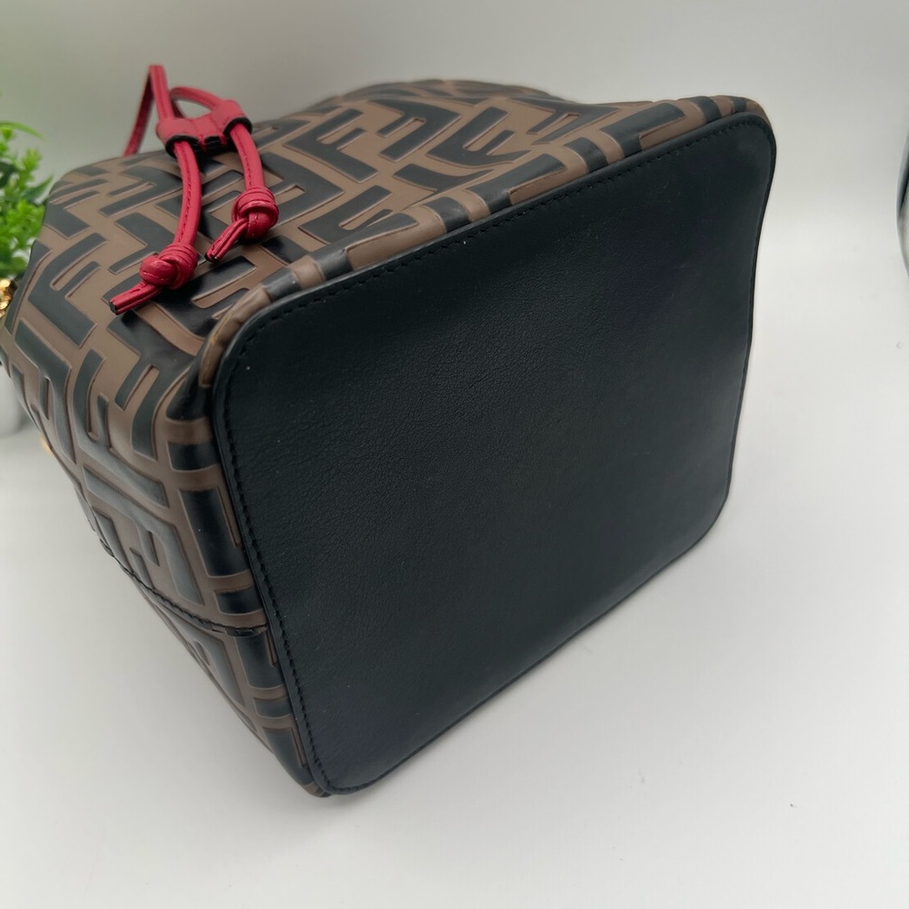 ❗️SOLD❗️Fendi FF Zucca pattern bucket bag 😍❤️ - Picture 7 of 12